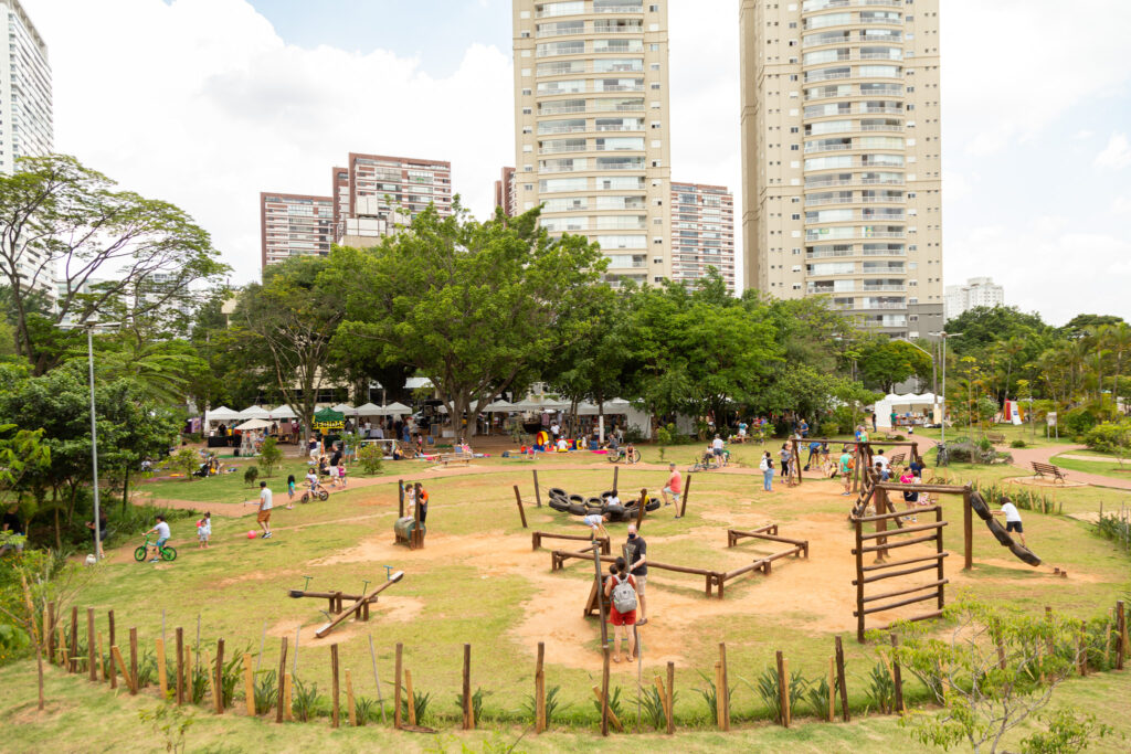 Fair&Sale promove feira de moda, gastronomia e artes, além de distribuições de mudas na Nossa Praça